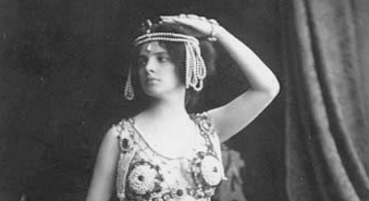Maud Allan in her Vision of Salomé costume