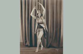 Maud Allan in a work set to Tchaikovsky’s 5th Symphony, Hollywood Bowl, c. 1927 / Keystone Photo Service, Maud Allan Collection, Dance Collection Danse