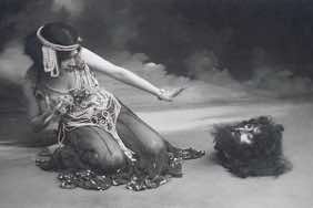 Maud Allan posing in the costume for her work "The Vision of Salomé", Foulsham & Banfield postcard, c. 1908 / Maud Allan Collection, Dance Collection Danse