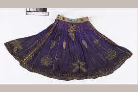 BT Skirt front-overall / © Government of Canada, Canadian Conservation Institute. CCI 124901-0048