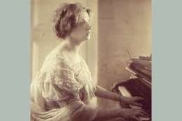 1903 - November 24: Private debut in Vienna, performing her musical interpretations before an invited audience of “artists and musicians”. Probable first performance before staff and students of Berlin’s Hochschule fur Musik, Joseph Joachim, Director. Joachim encourages her ideas, but pleads that she drop “my beloved Beethoven” from her repertoire – which she promptly does. Slowly she gains encouragement from a coterie of musicians.